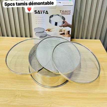 Ensemble de 5 tamis démontables en acier inoxydable de la marque Sayfa sur une table en bois.