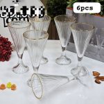 Lot de 6 verres à boisson élégants en verre strié avec bordure dorée.