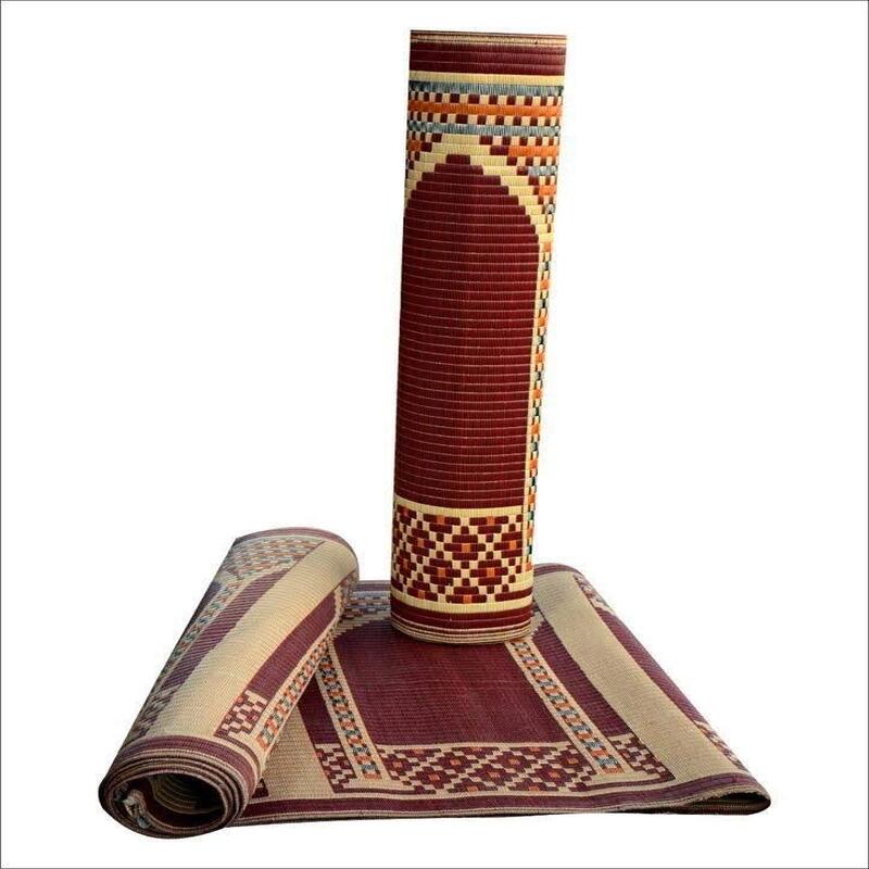 Le tapis de prière en plastique Natte de prière individuelle bordeaux en plastique modèle roulable