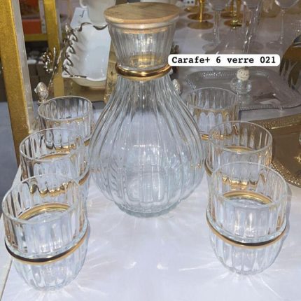 Ensemble carafe et 6 verres en verre strié avec bordures dorées