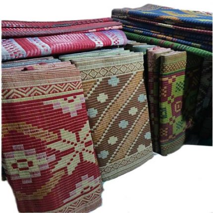 Lot de nattes en plastique tressé avec motifs géométriques traditionnels