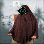 Grand khimar long pour femme avec motifs imprimés et coupe fluide.