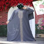 Abaya Évasée à Broderies Traditionnelles – Image 3