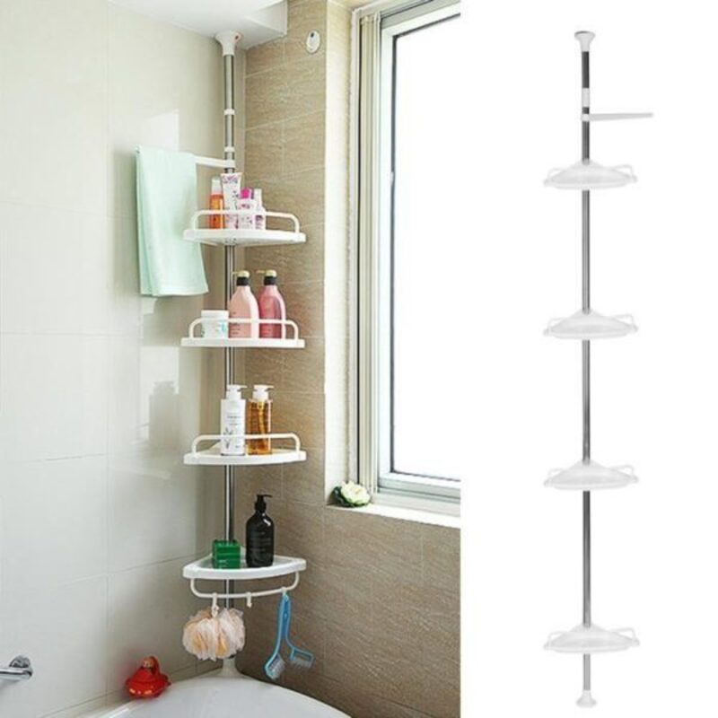 etagere-angle-telescopique-douche-blanche Étagère d'angle télescopique blanche installée dans le coin d'une douche avec quatre niveaux de rangement contenant des shampooings et gels douche.