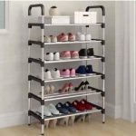 Étagère à chaussures modulable à 6 niveaux en métal et plastique noir, remplie de paires de chaussures de différents styles.
