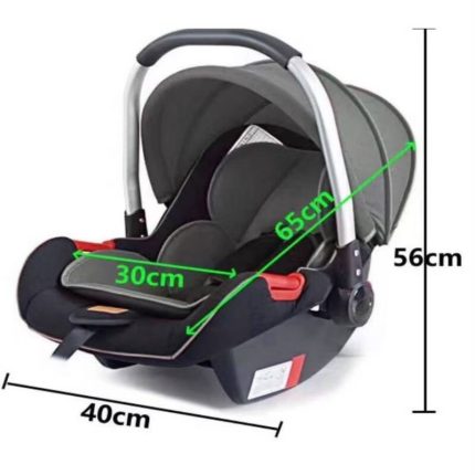 Fiche technique d'un siège auto cosi pour bébé avec capote et poignée de transport ajustable, indiquant les dimensions : 40 cm de largeur de base, 56 cm de hauteur totale, 65 cm de longueur d'assise et 30 cm de largeur intérieure.