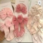 Ensemble Bonnet Turban et Chaussettes ou Chaussons Bébé – Image 2