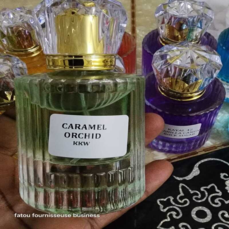 Flacon de parfum Caramel Orchid KKW 50 ml, disponible en plusieurs couleurs et vendu par douzaine.
