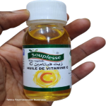 Flacon d'huile végétale pure de Vitamine C de la marque Souplesse pour le soin de la peau et l'éclat du teint.