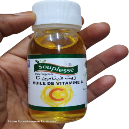 Flacon d'huile végétale pure de Vitamine C de la marque Souplesse pour le soin de la peau et l'éclat du teint.