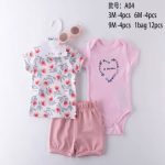 Ensemble bébé 3 pièces rose avec body, haut à cerises et short